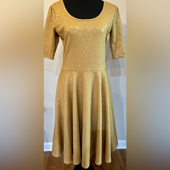 LuLaRoe Dresses & Skirts - LulaRoe Sz medium fit and flare, knee length dress